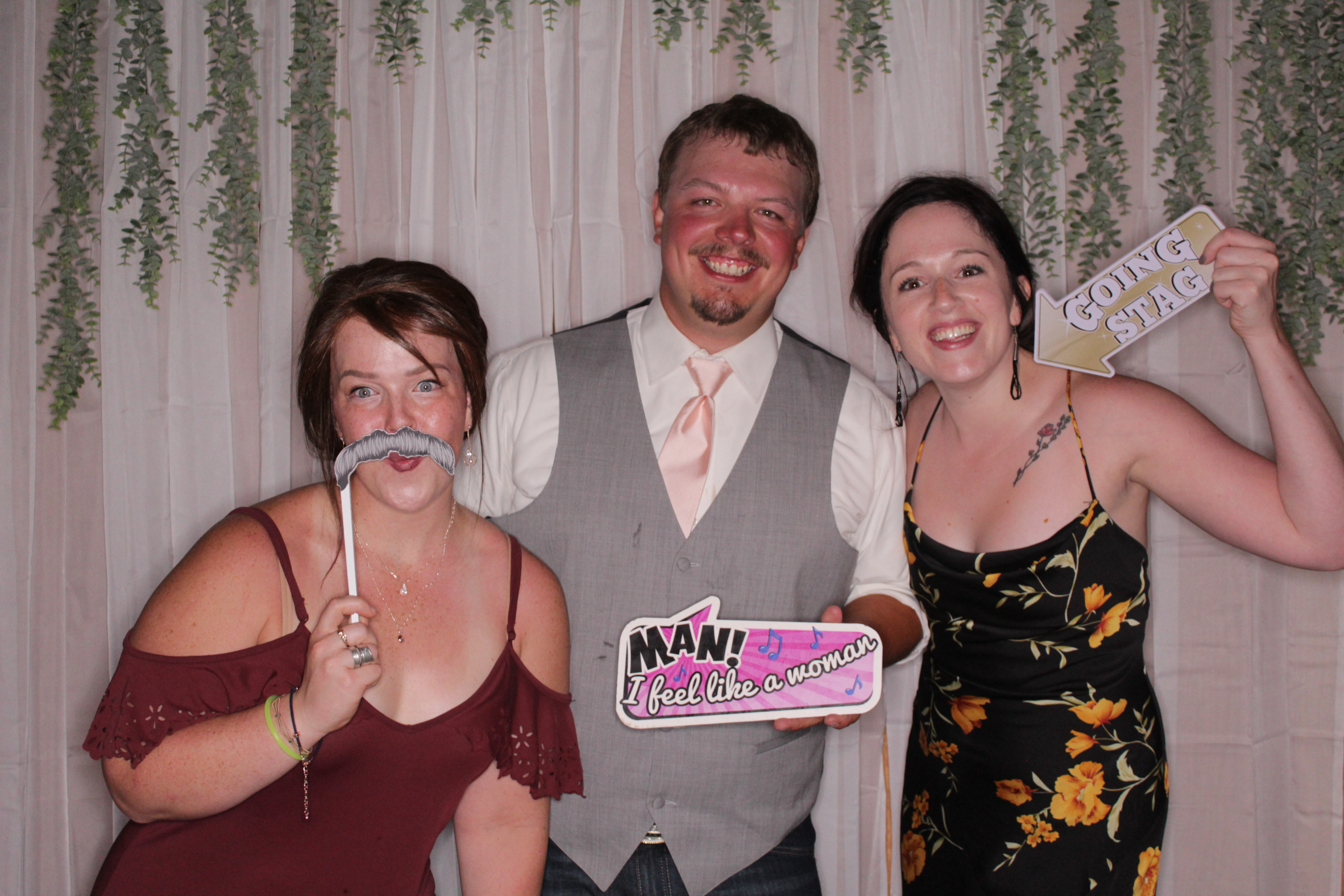 Carson and Harlie's Wedding | View more photos from the event at gallery.photoboothbillings.com/u/PhotoBoothBillings/Carson-and-Harlies-Wedding